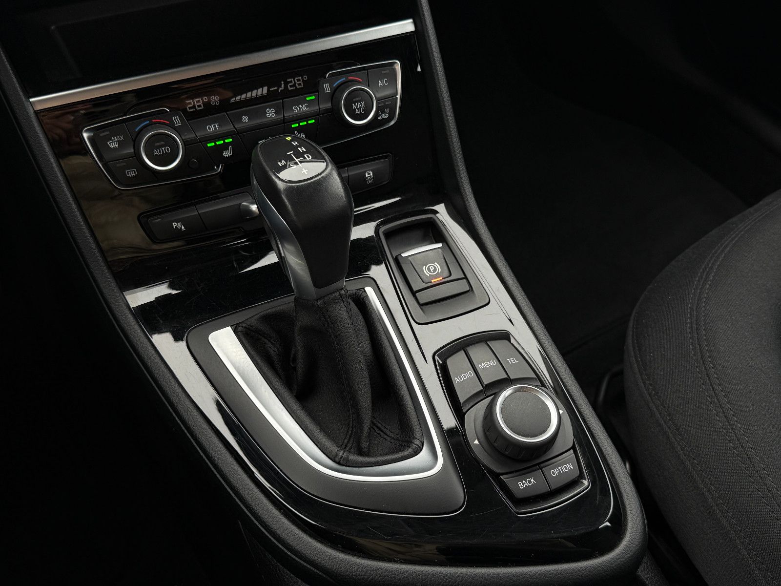 Fahrzeugabbildung BMW 218i Gran Tourer Advantage Aut AHK GRA PDC SHZ