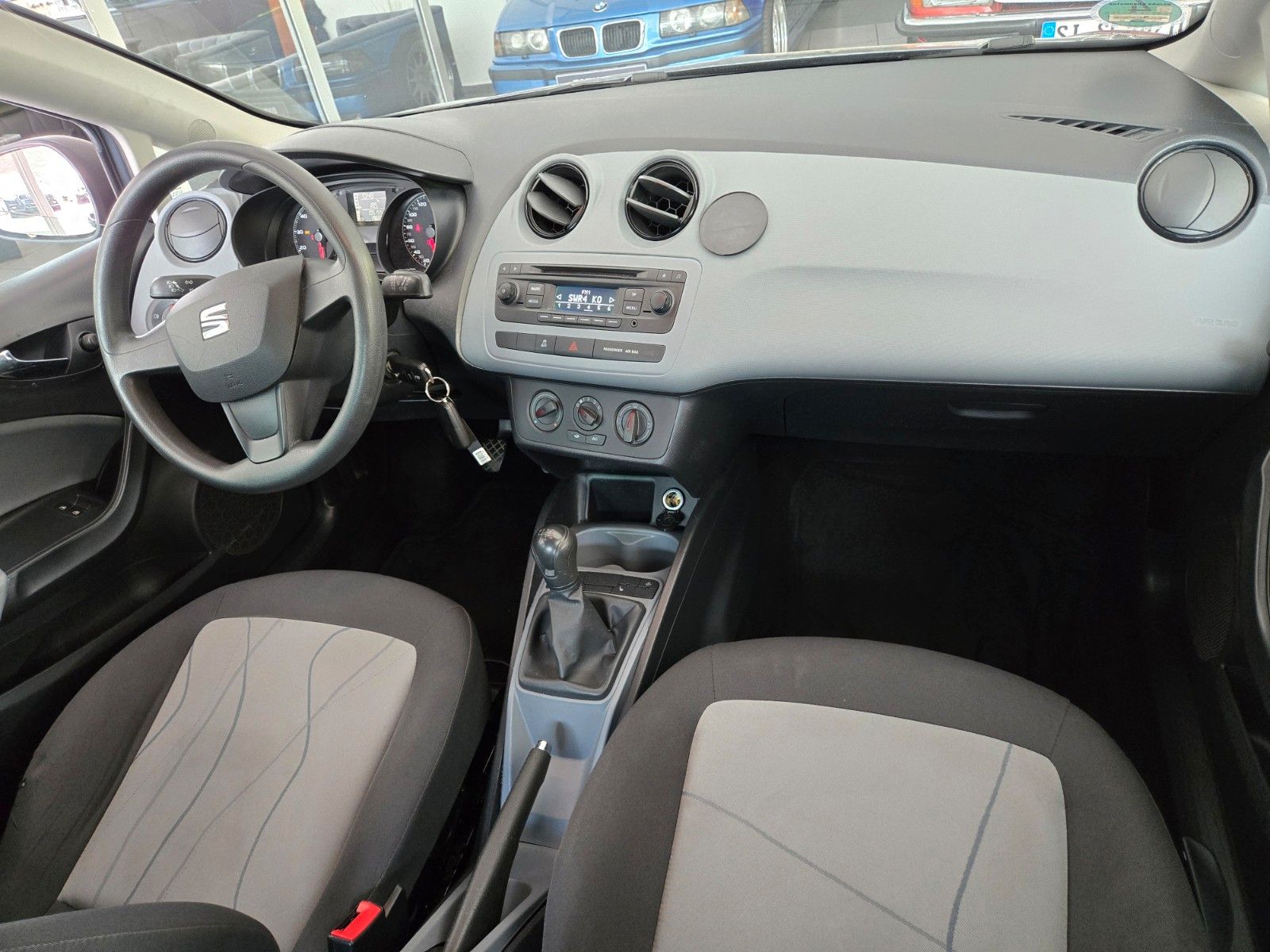 Fahrzeugabbildung SEAT Ibiza Lim. Reference Salsa