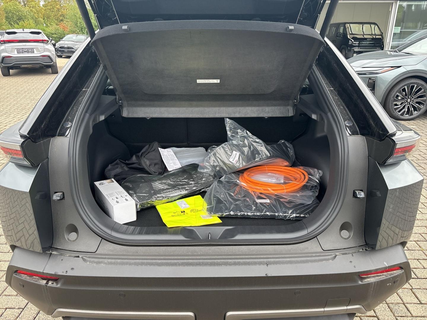 Toyota C-HR+ 252 kW AWD Lounge Navi 360 Kamera Panorama