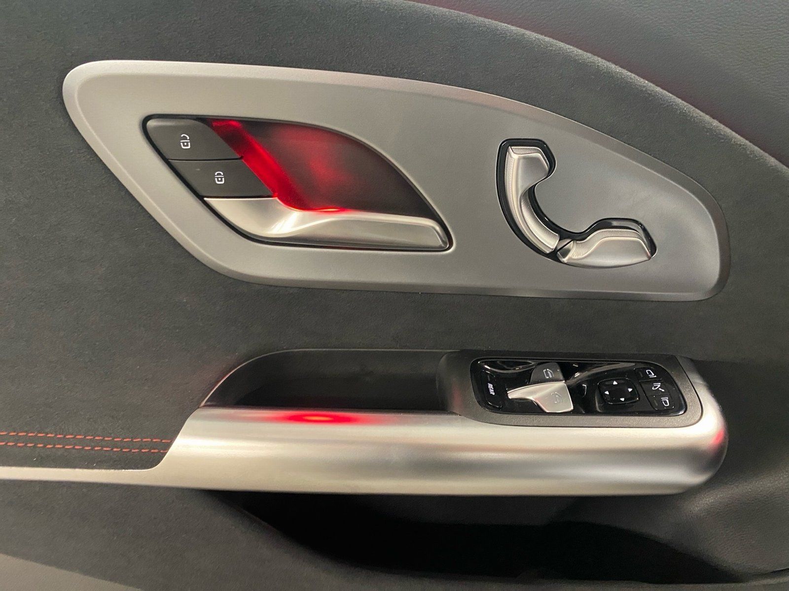 Fahrzeugabbildung Mercedes-Benz CLA 200 AMG*Distro*360°*MultiBeam*Night*Pano*LED
