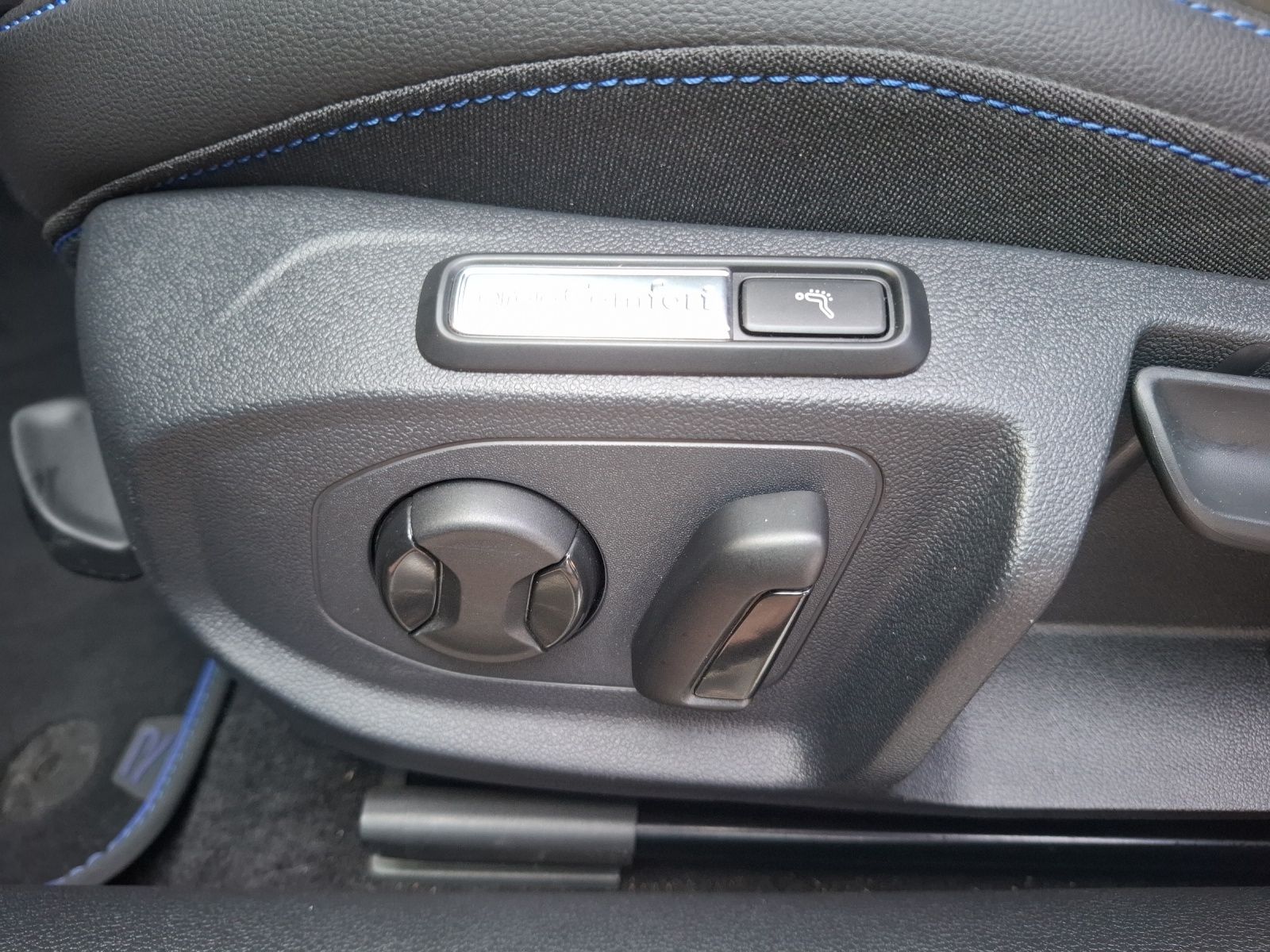 Fahrzeugabbildung Volkswagen Arteon SB R 4M  DSG LED AHK Navi AID ACC RFK 20"