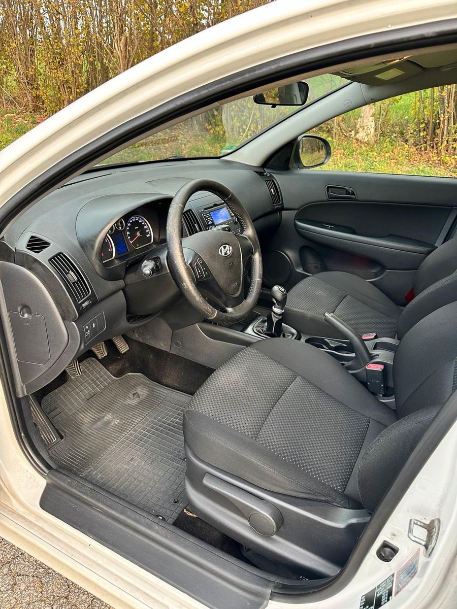Hyundai i30 2012 — photo 9