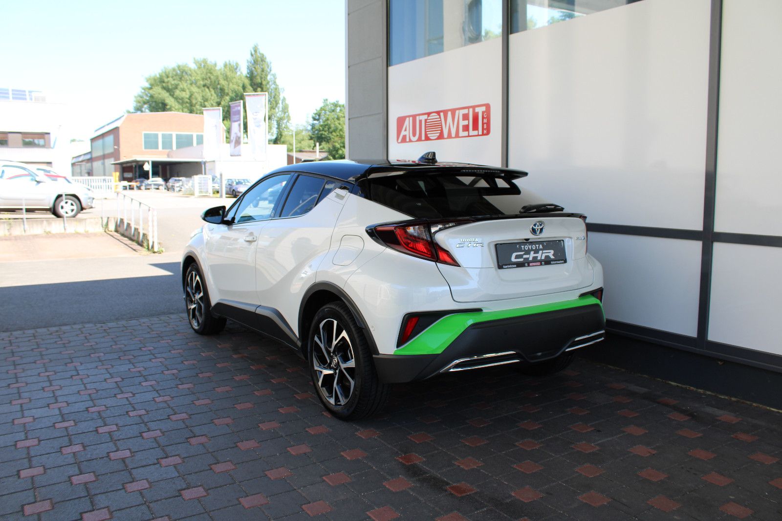 Fahrzeugabbildung Toyota C-HR 2,0 Hybrid Team D, Navi