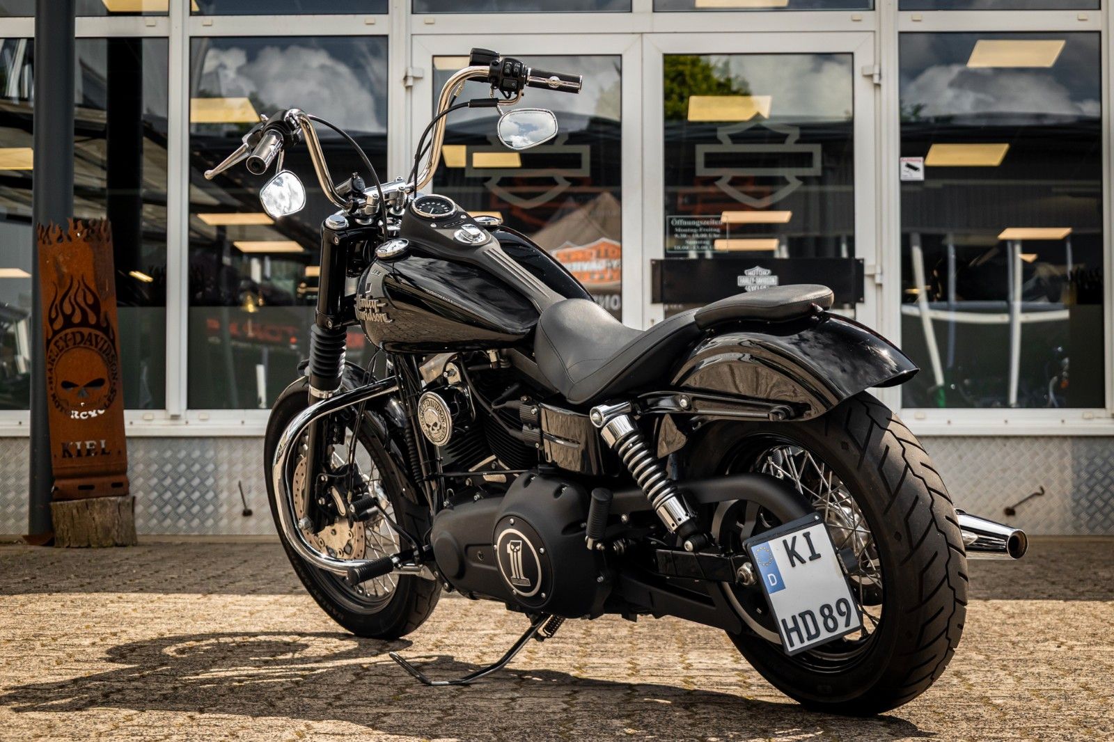 Fahrzeugabbildung Harley-Davidson DYNA STREET BOB FXDB 103 - Vorverlegte Fußrasten