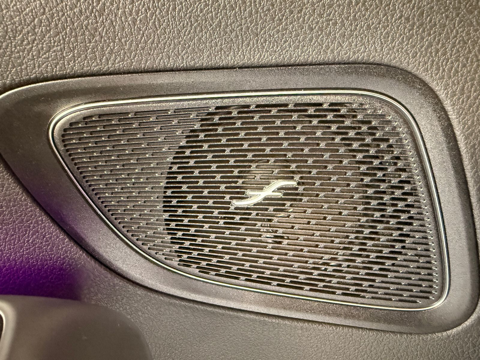 Fahrzeugabbildung Mercedes-Benz C 300TD/AMG/PANO/AMBIENTE/KAMERA/LED/MASSAGE