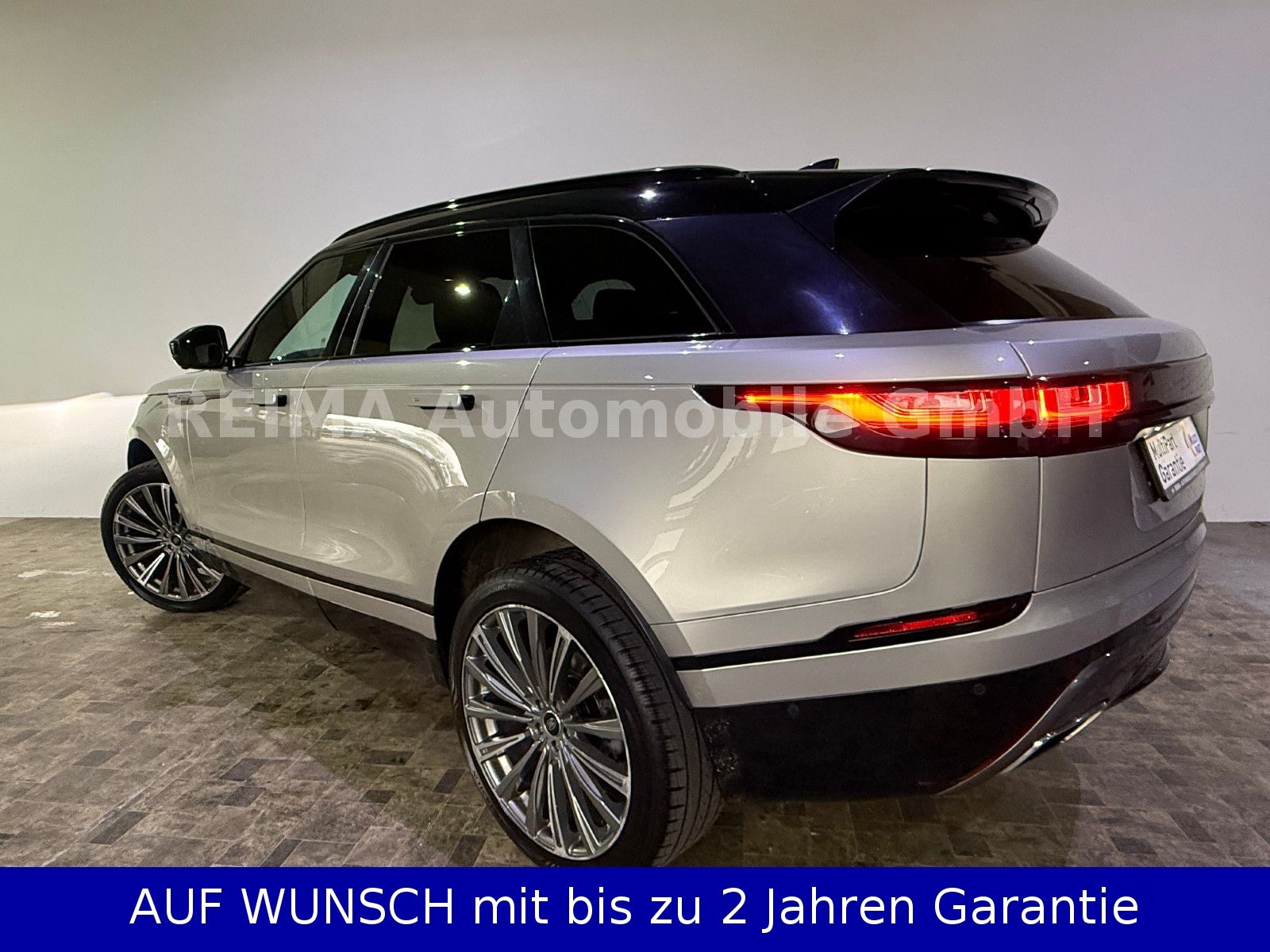 Fahrzeugabbildung Land Rover Range Rover Velar 3,0i R-Dynamic AWD, Pano