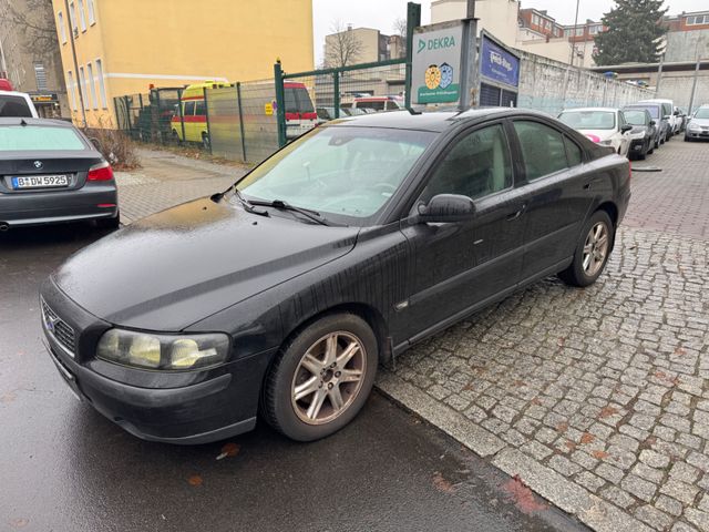 Volvo S60 Limousine. 2.4 Benziner,Automatik,Klima