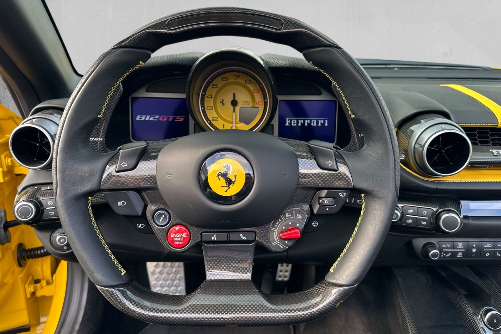 Fahrzeugabbildung Ferrari 812 GTS*Full Carbon*Lift*Painted Stripes*JBL