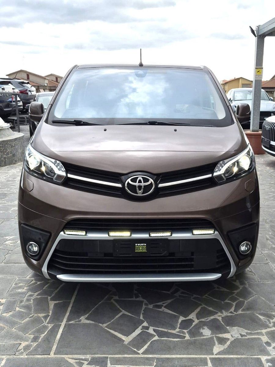 Toyota Proace Verso 2.0D 177 CV L1 D Luxury imagem 2
