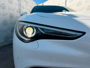 Alfa-Romeo Stelvio - 5