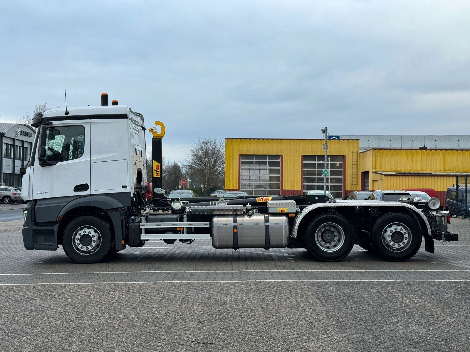 Fahrzeugabbildung Mercedes-Benz Actros 2545 6x2-4 Abrollkipper HYVA  Lift/Lenk