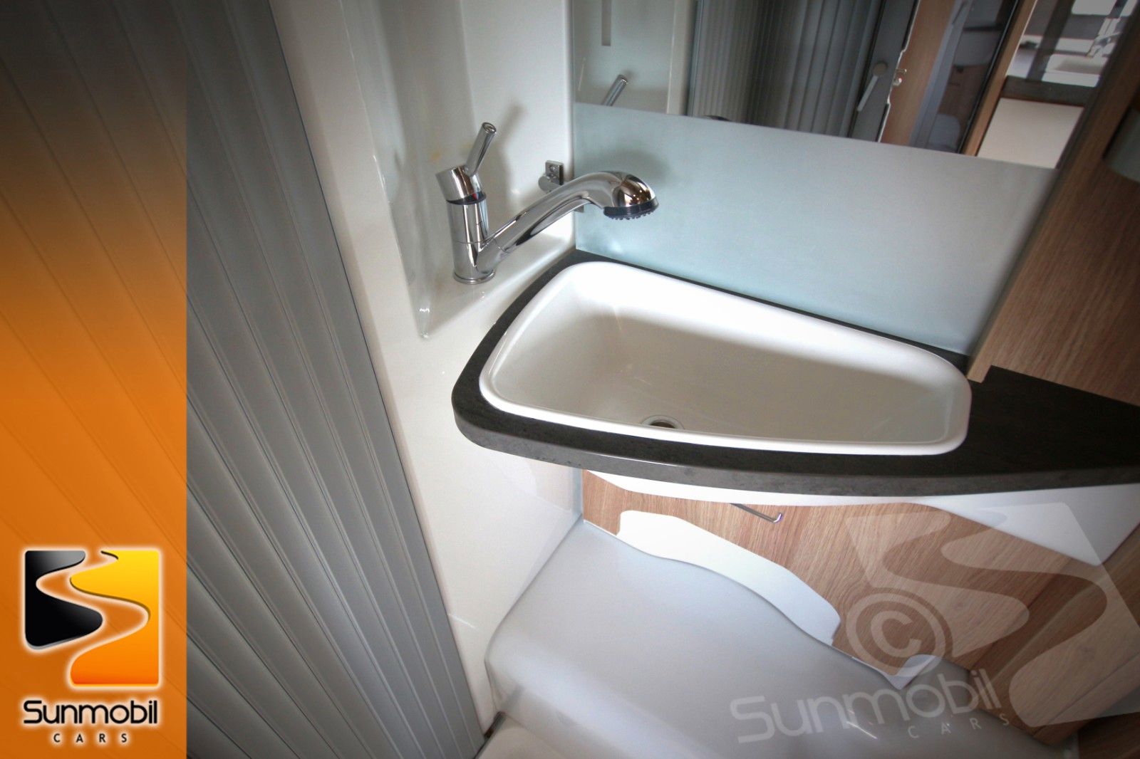 Fahrzeugabbildung Knaus Sky Wave 650 MEG  LED SAT TV LP.114.636,00 €