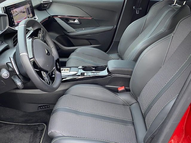 Fahrzeugabbildung Peugeot 208 GT MildHybrid 145 e-DSC6