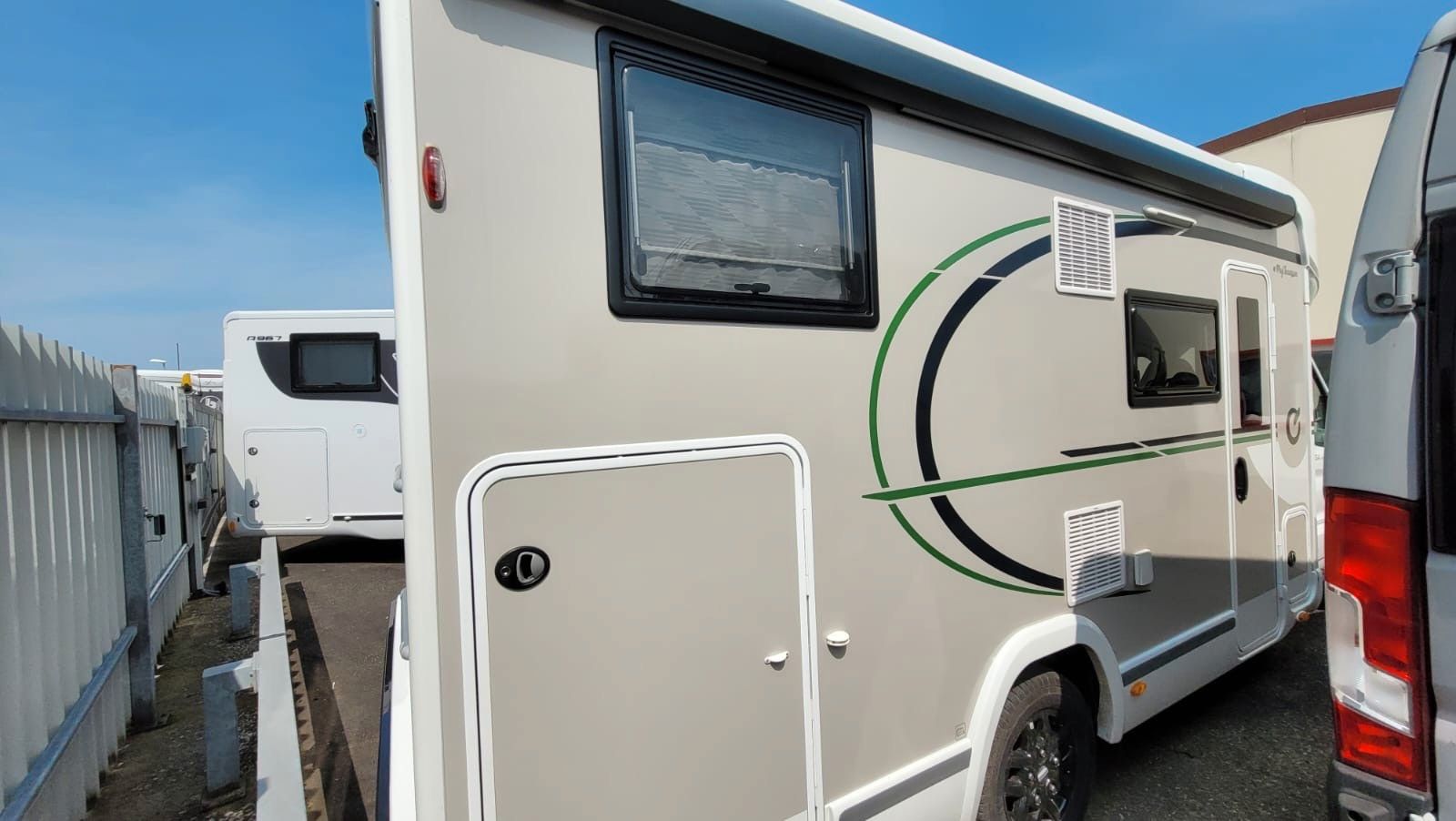 Fahrzeugabbildung Chausson 627 GA Titanium Ultimate *Hubstützen/Zusazluft*