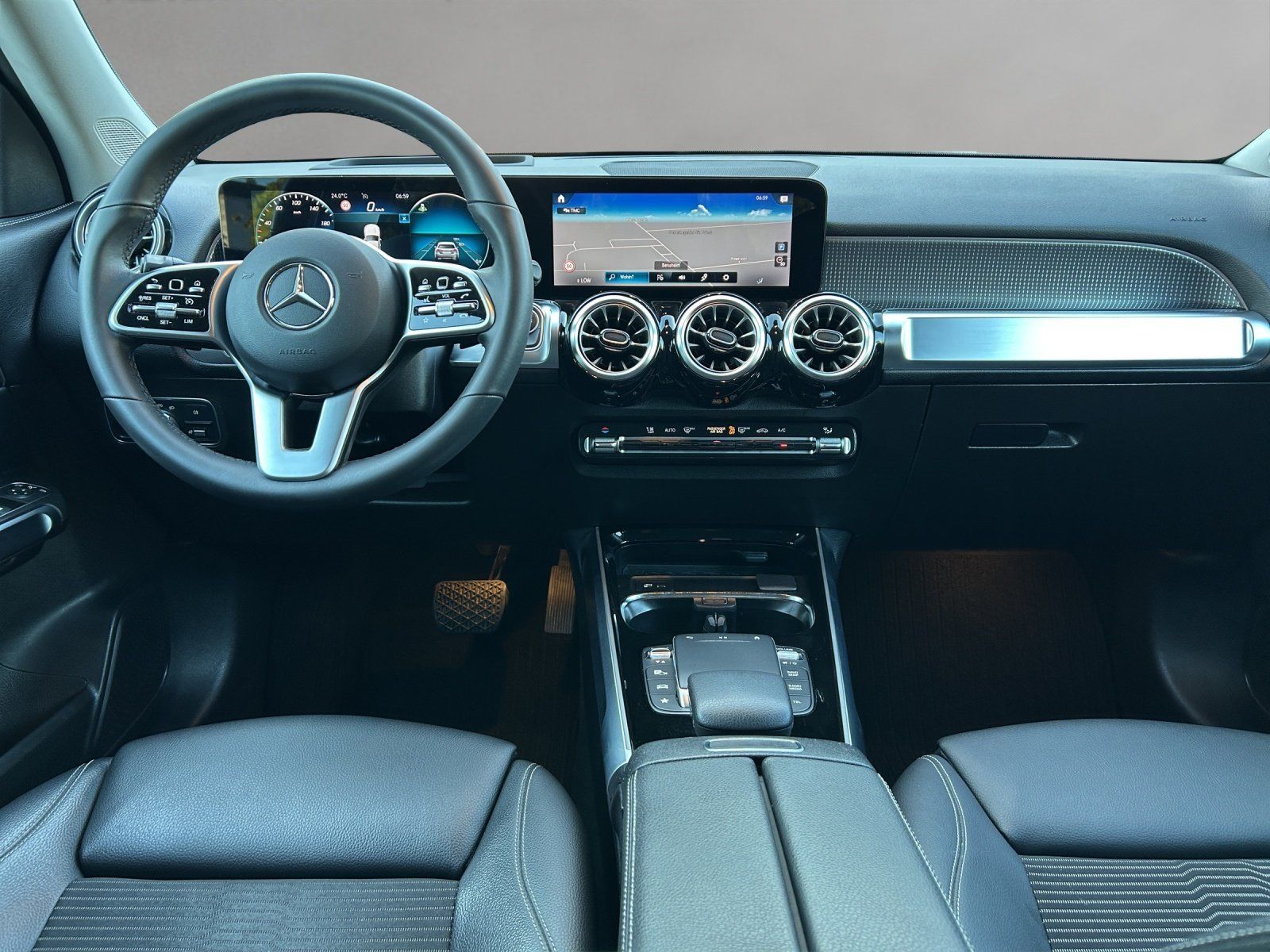 Fahrzeugabbildung Mercedes-Benz GLB200 Progr LED HighEndMBUX HUD Night AHK Busin