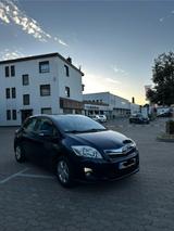 Toyota Auris 1,8 Motor Benzin/hybrid Autom... - Toyota Auris Gebrauchtwagen in Köln