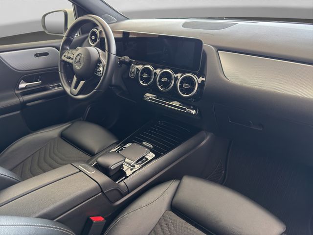 Fahrzeugabbildung Mercedes-Benz B 180 Automatik+LED+Kamera+Navi+AHK+Spur
