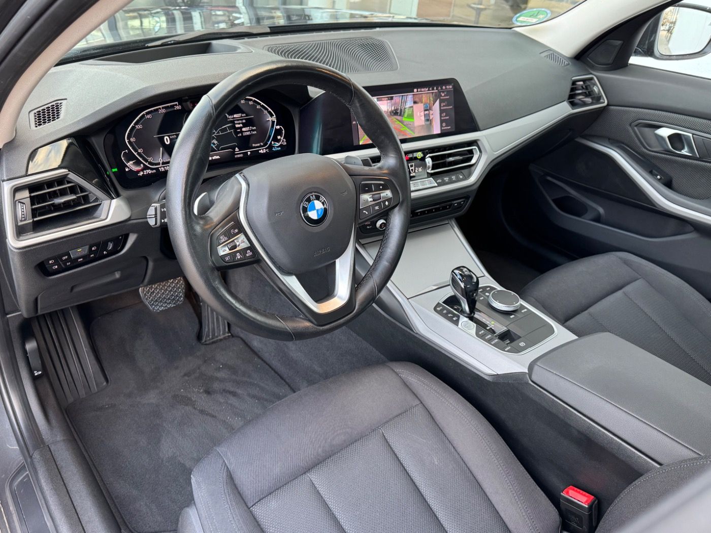 Fahrzeugabbildung BMW 330e Lim. Adv. DA-PRO/HUD/LASER 2 JAHRE GARANTIE