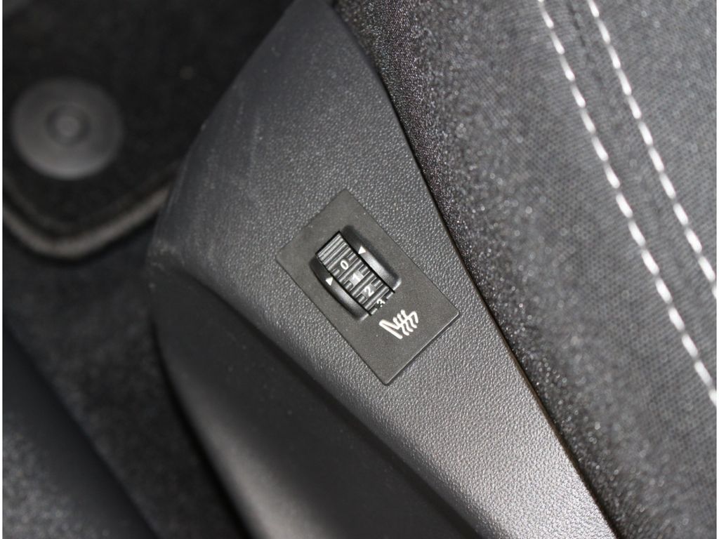 Fahrzeugabbildung Peugeot 208 Allure1.2 PureTech *Pano*Kamera*Keyless*Navi