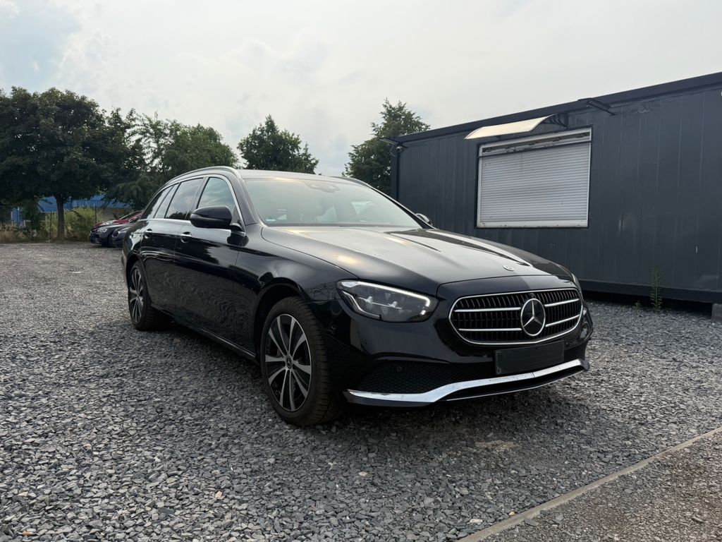 Image of Mercedes-Benz E 300