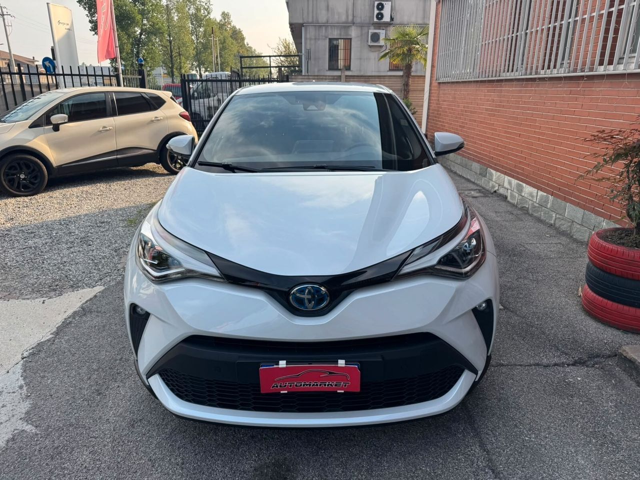 Toyota C-HR 1.8 Hybrid E-CVT Lounge 140cv imagem 2