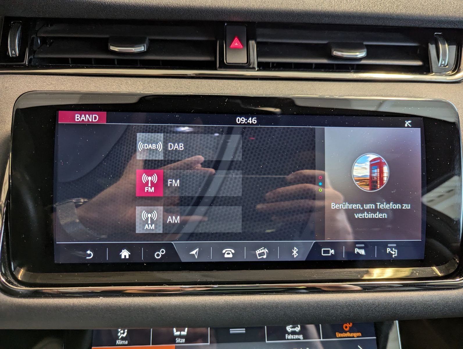 LAND ROVER Range Rover Evoque D180 R-Dynamic SE Pano HUD 20 - Image 34