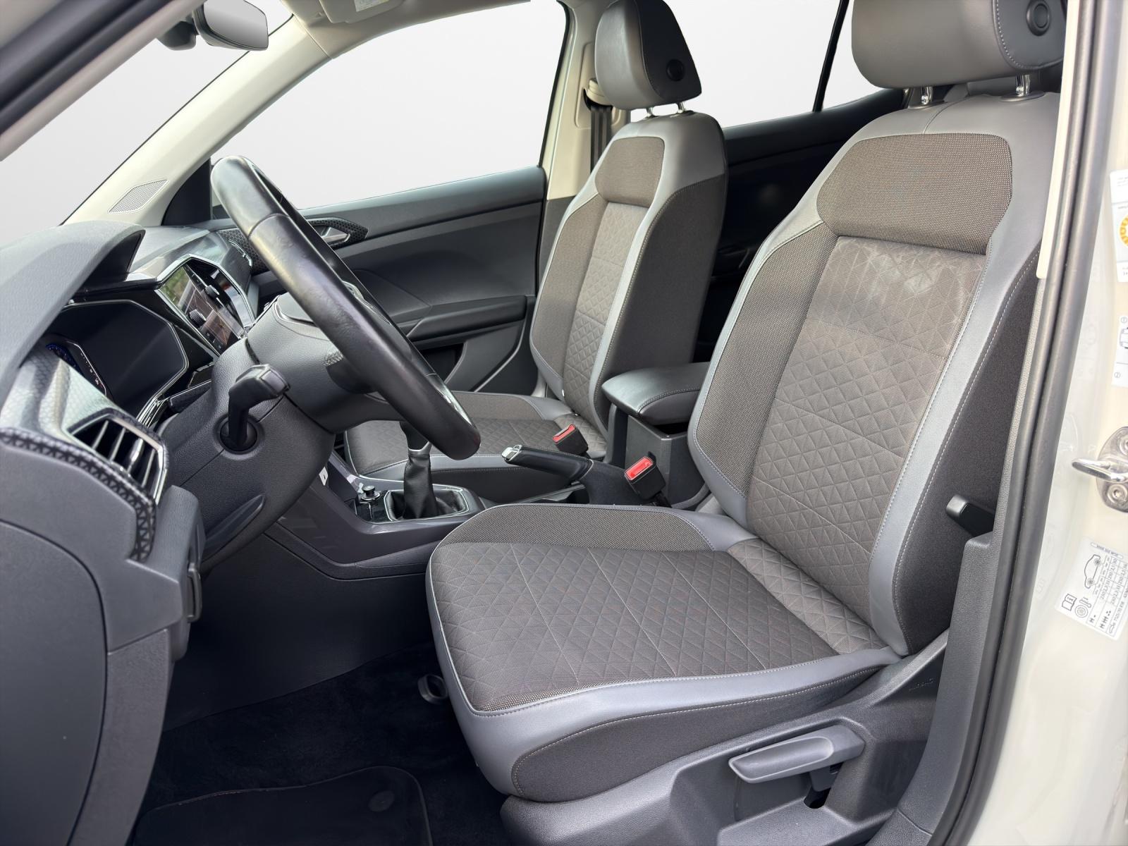 Volkswagen T-Cross 1.0 TSI Style  AHK Navi LED Kamera PDC L