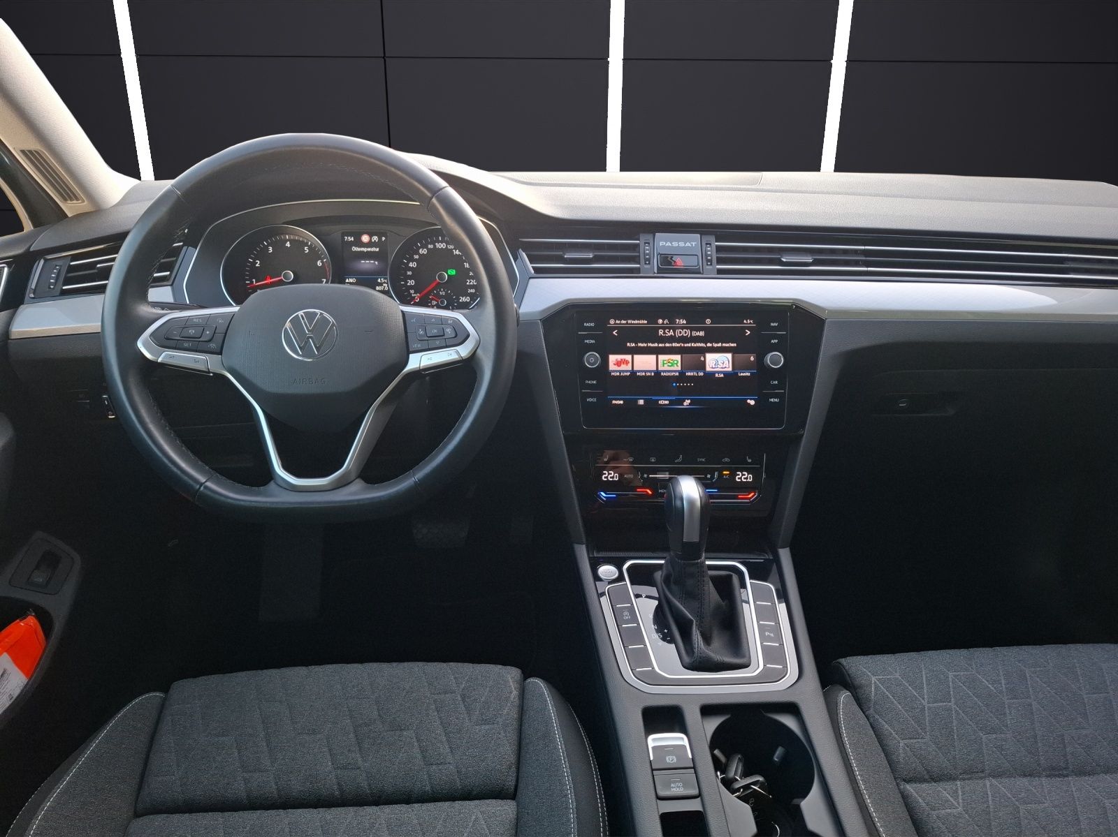 Fahrzeugabbildung Volkswagen Passat Variant TSI Business DSG Matrix Standhzg.