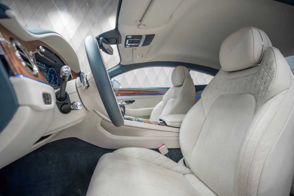 Continental GT V8 MULLINER BLUE/BEIGE - Bild 13