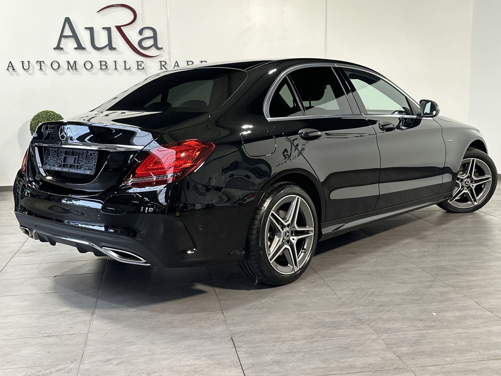 Fahrzeugabbildung Mercedes-Benz C 300e Limousine AMG-Line NAV+LED+PANO+AHK+ACC