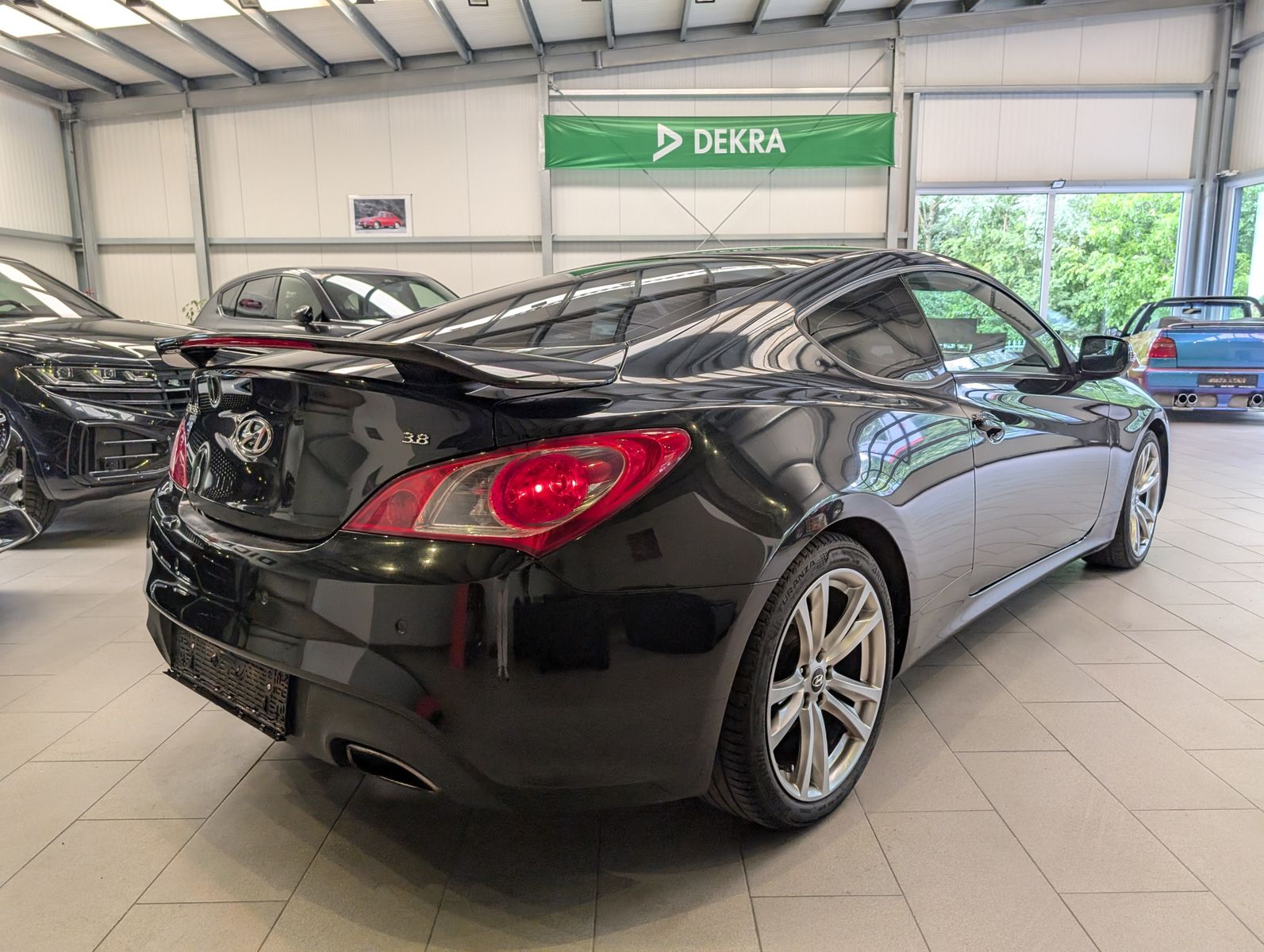 Fahrzeugabbildung Hyundai Genesis Coupe 3.8 V6 Automatik SHz PDC Smart-Key