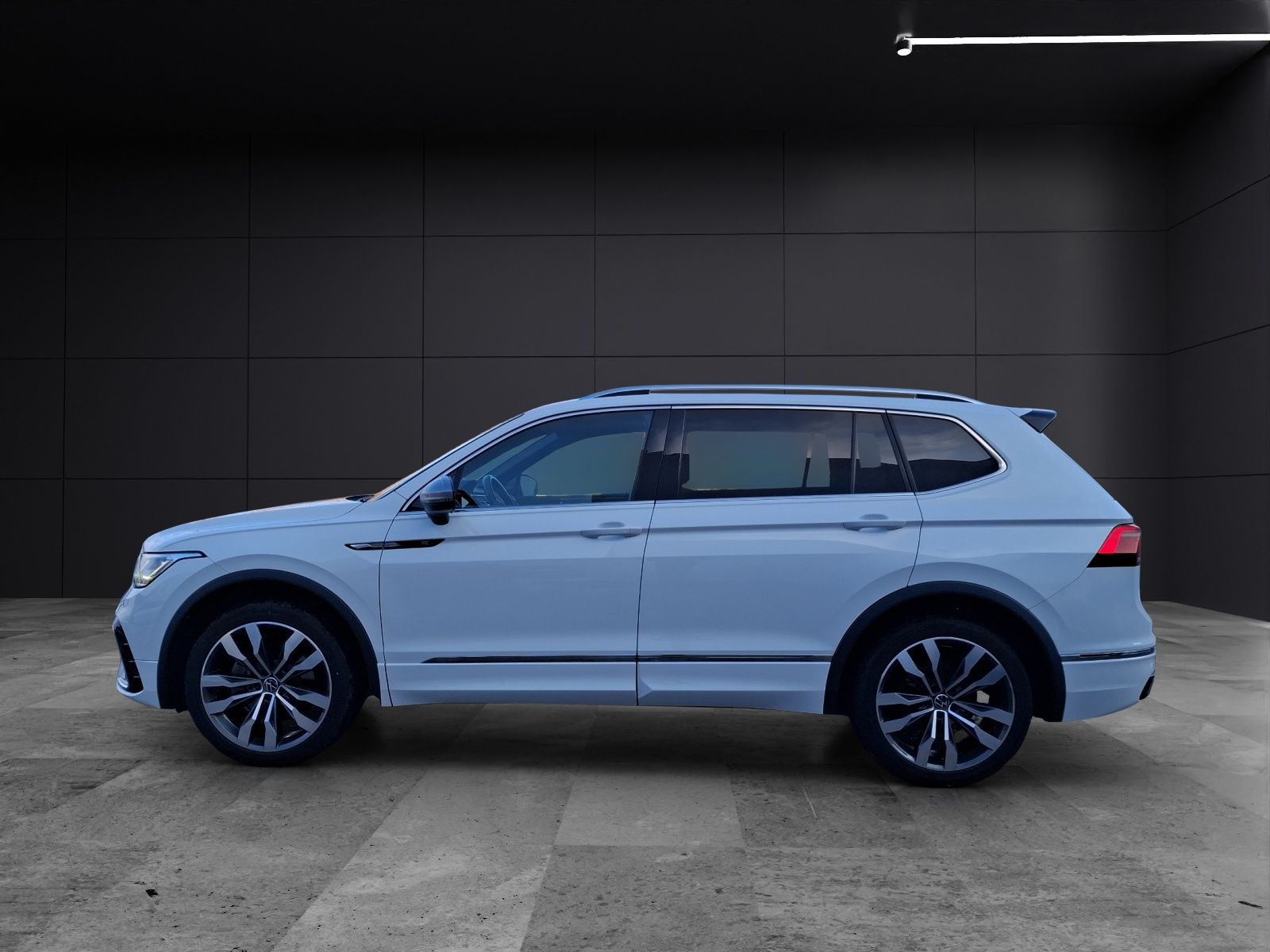 Fahrzeugabbildung Volkswagen Tiguan Allspace TSI R-Line DSG 4M Matrix Navi AI