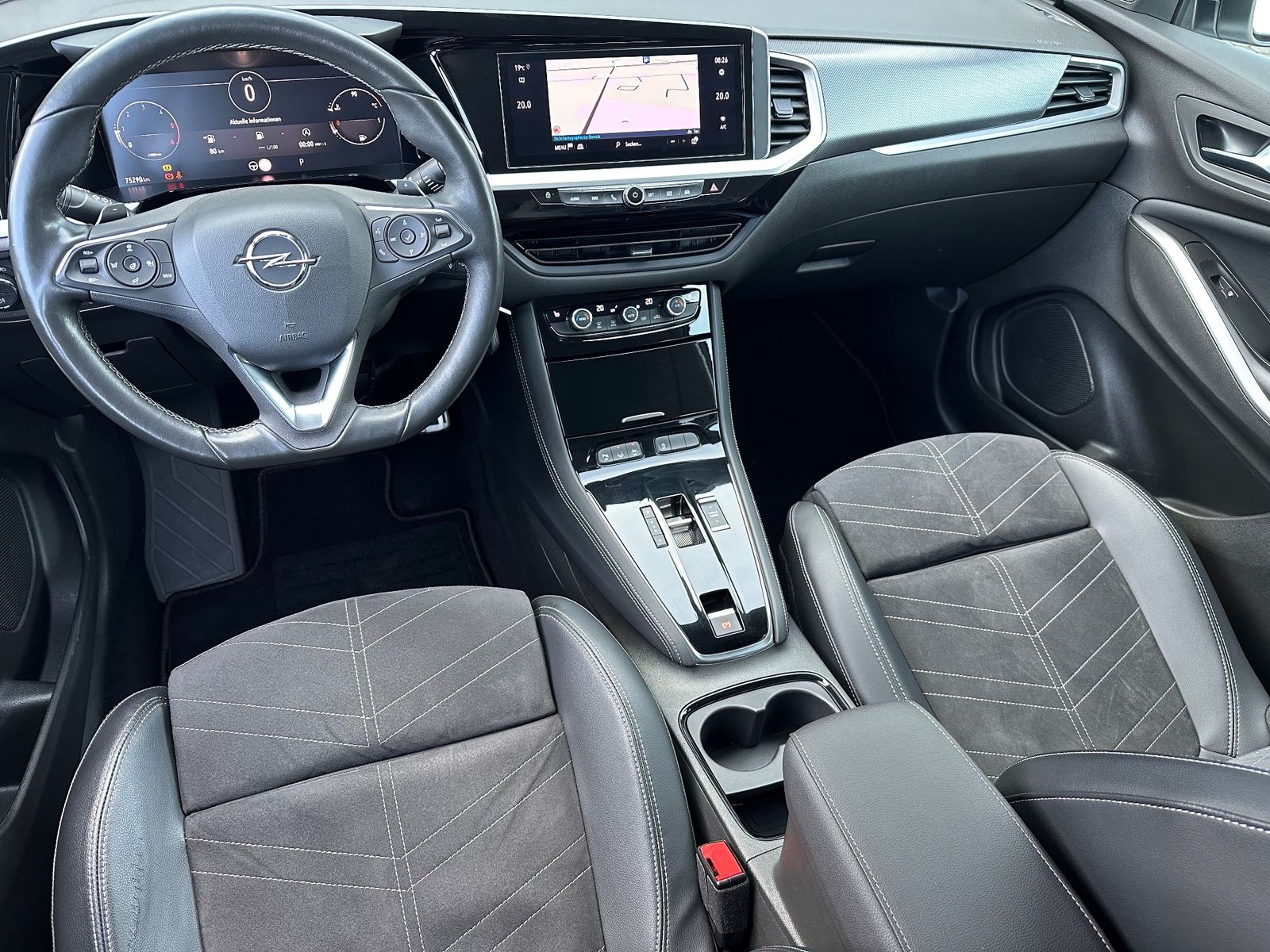 Fahrzeugabbildung Opel Grandland X 1.5 D Aut. Elegance NAV+MATRIX+AHK