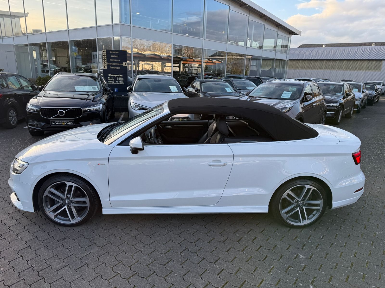 Fahrzeugabbildung Audi A3 Cabriolet 35 TFSI S line B&O ACC LED