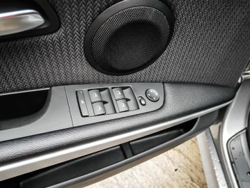 Fahrzeugabbildung BMW 320d XENON NAVI STANDHEIZUNG KOMFORTZUGANG