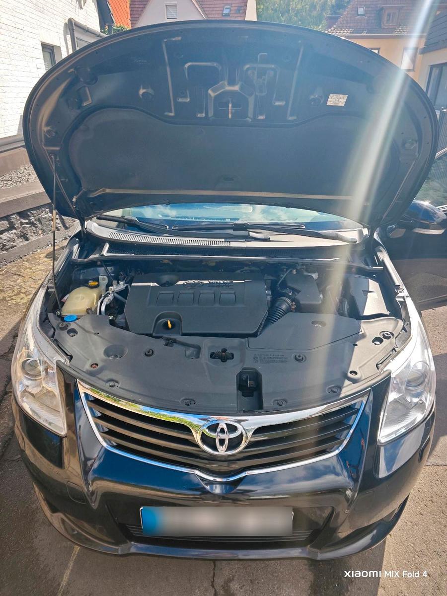 Toyota Avensis 2011 — photo 8