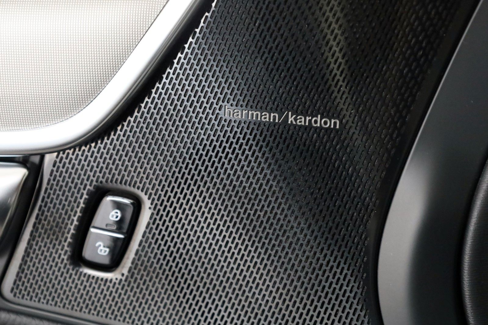 Fahrzeugabbildung Volvo V90 B4 Momentum Pro, Xenium-Pak, Leder, H&K, ACC