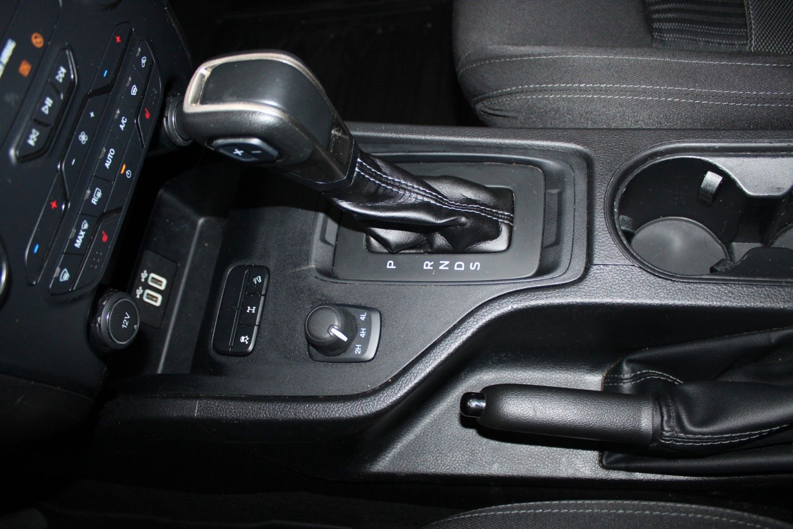 Fahrzeugabbildung Ford Ranger Automatik WOLFTRAK DoKa AHK Standheizung