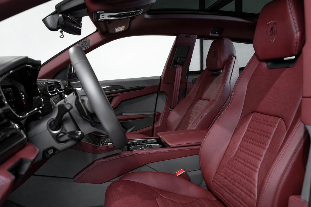 LAMBORGHINI Urus 2025