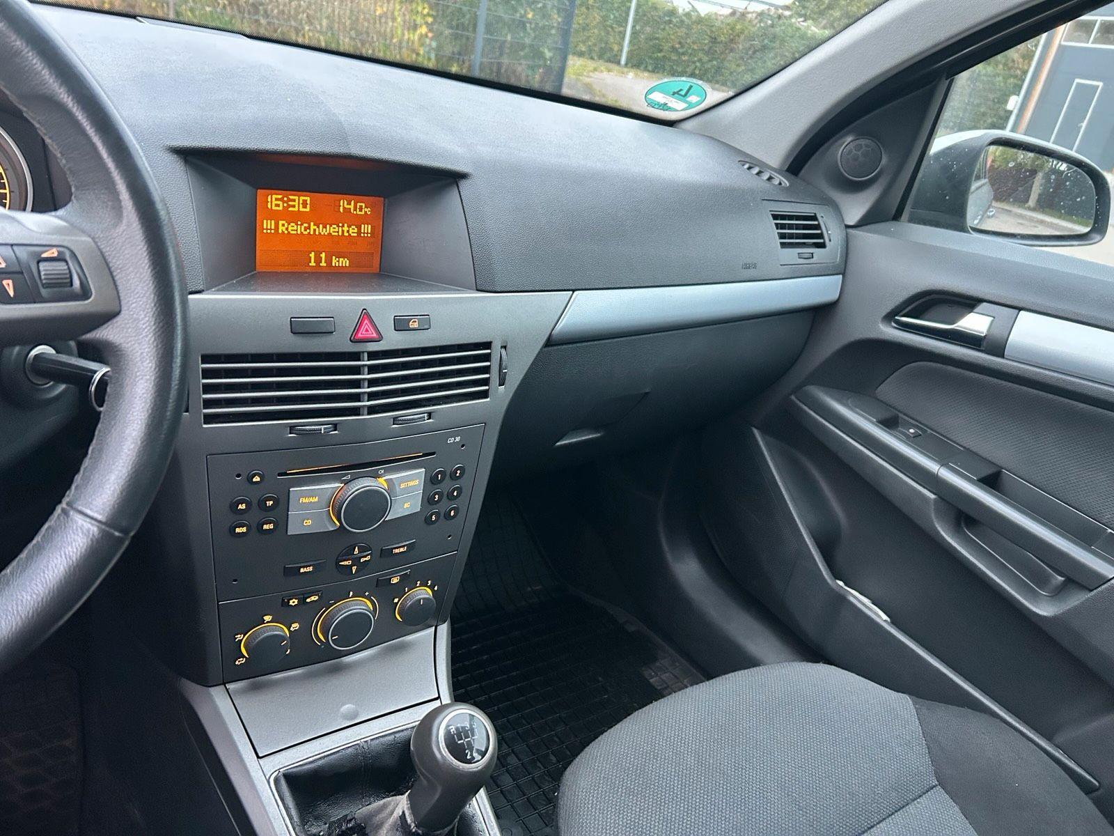 Opel Astra 2006 — photo 13