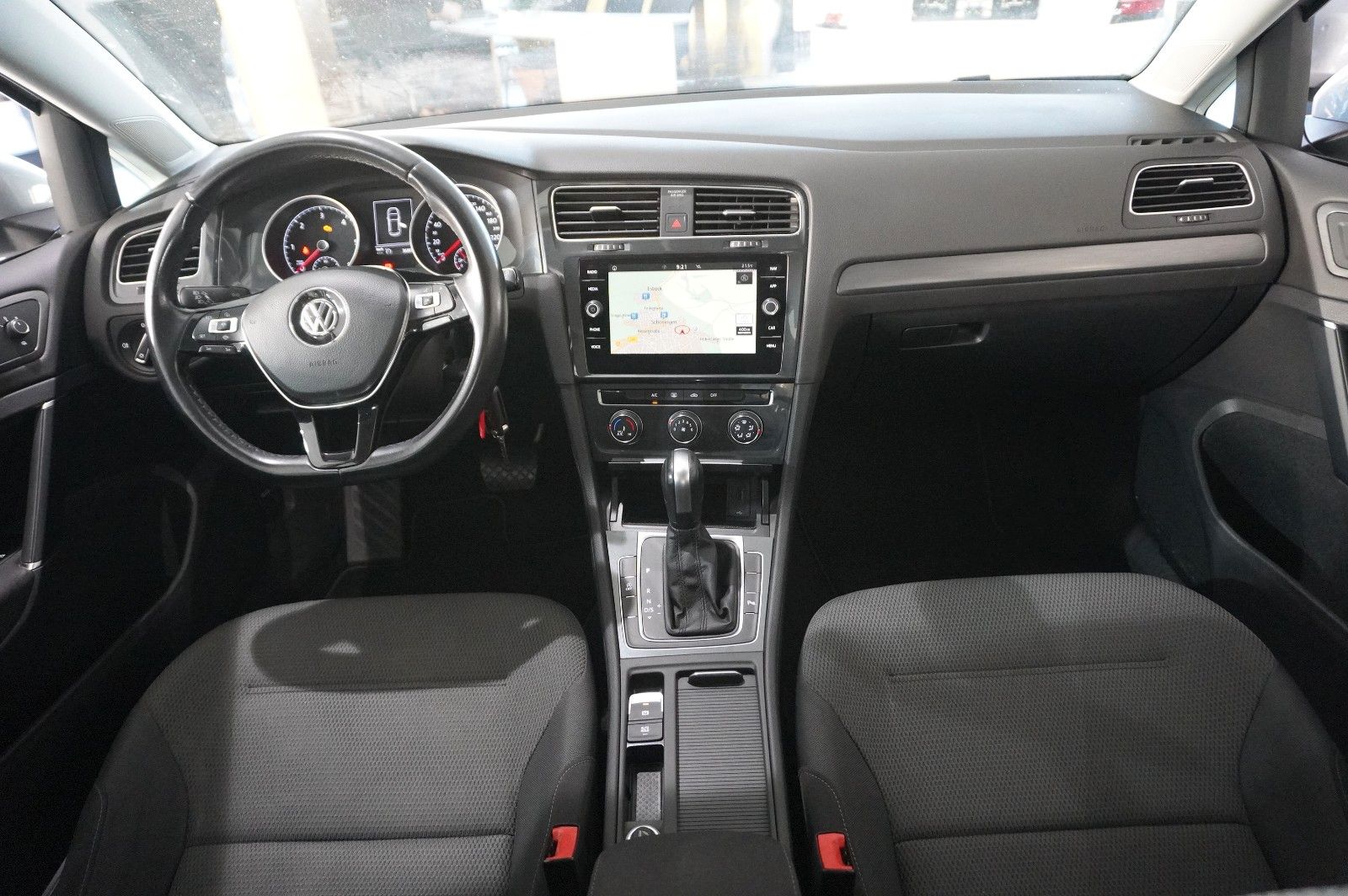 Fahrzeugabbildung Volkswagen Golf VII Lim. 2.0 TDI COMFORTL. DSG NAVI/LED/ACC