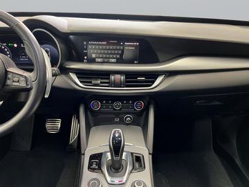 Alfa-Romeo Stelvio - 12