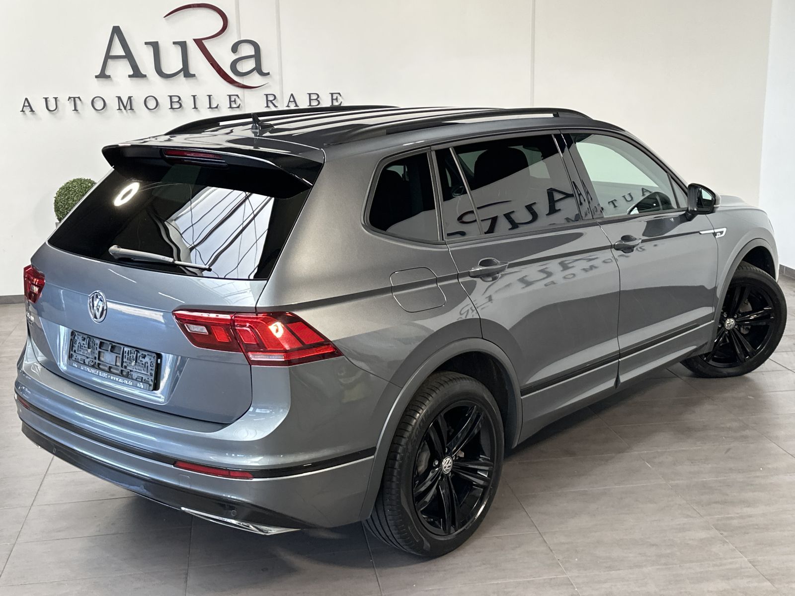 Fahrzeugabbildung Volkswagen Tiguan Allspace 2.0 TDI DSG R-Line Black NAV+ACC