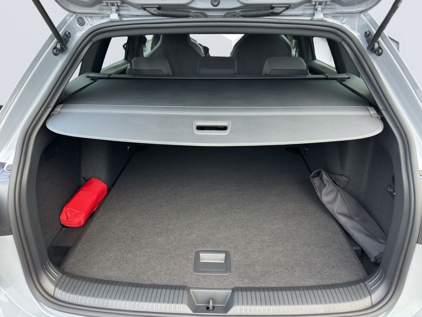 Golf VIII eTSI Mildhybrid EU6d R-Line 1.5 AHZV B