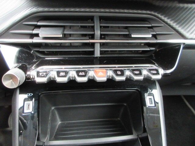 Fahrzeugabbildung Peugeot 2008 Active Pack 1.2T LED/NAVI/PDC/R´CAM/TEMPO