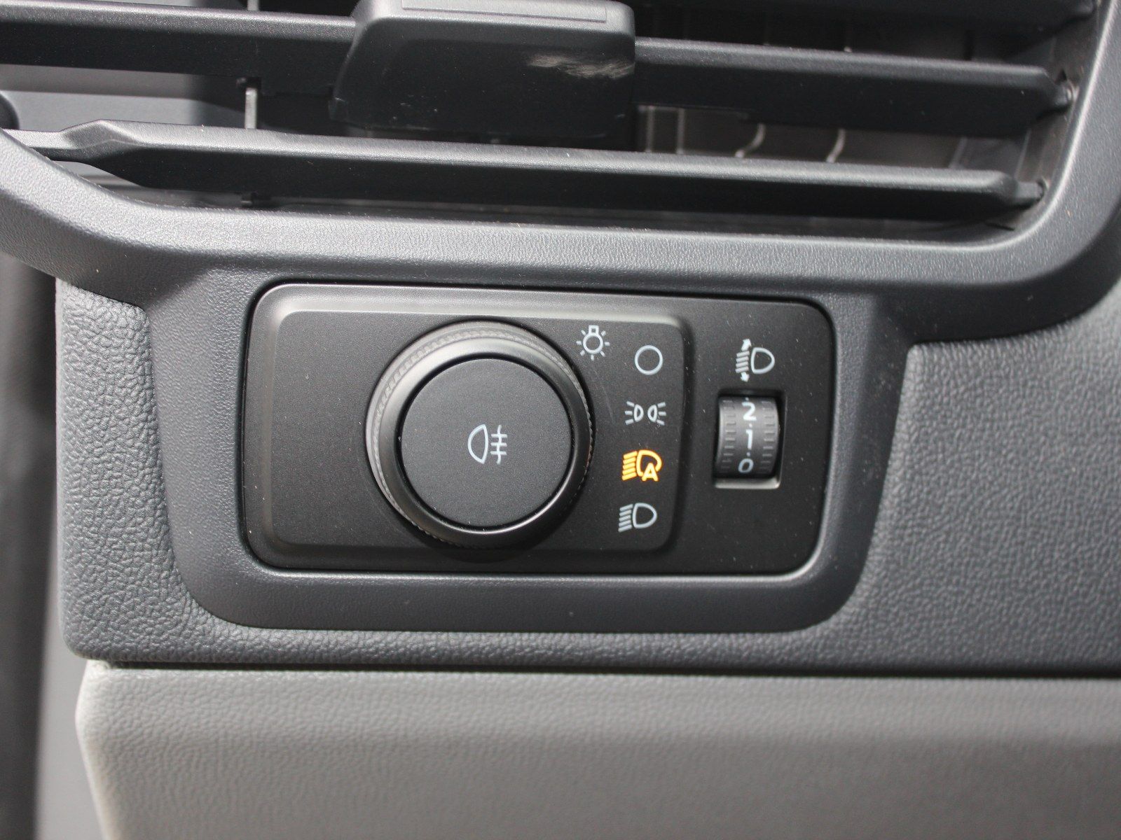 Fahrzeugabbildung Ford Transit Custom 320 L2 Trend Doppelkabine FWD