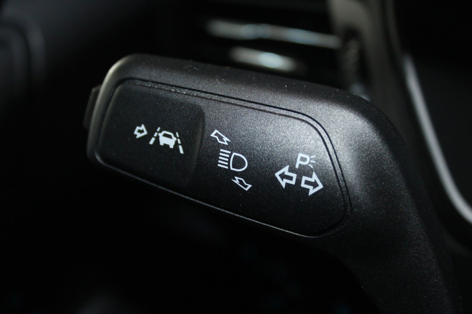 Fahrzeugabbildung Ford Focus ST-Line X Aut. LED ACC HUD WinterP el.Heck