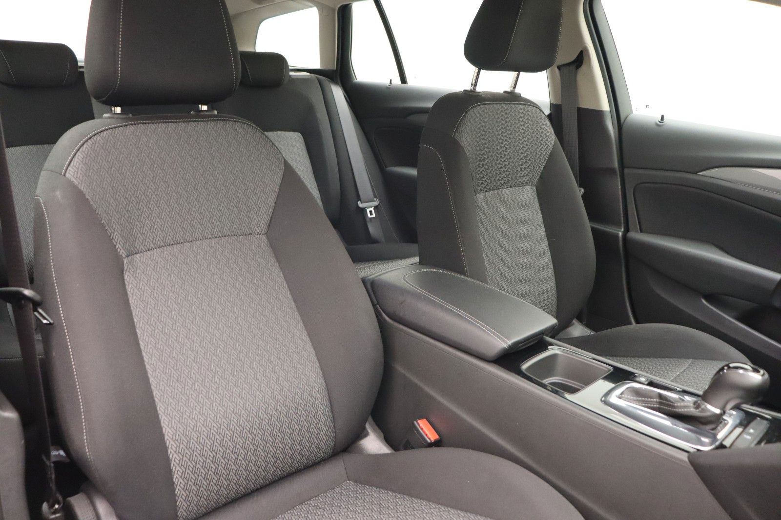 Fahrzeugabbildung Opel Insignia B 1.6 Sports Tourer Edition NAVI KAMERA