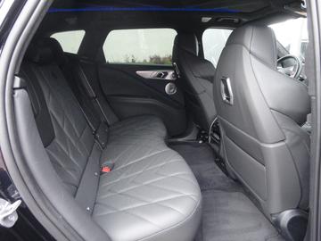 2023 BMW XM — миниатюра 11