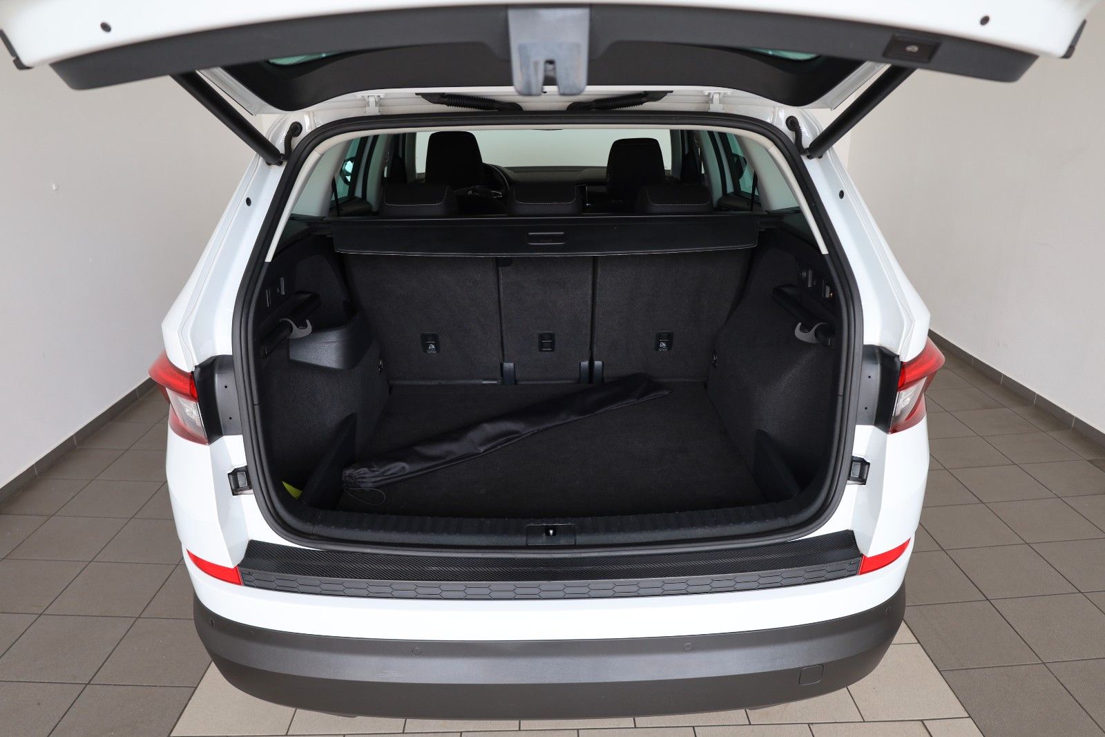 Fahrzeugabbildung SKODA Kodiaq Drive 125 4x4,Navi,4xSH,Kamera,ACC,AHK+WR